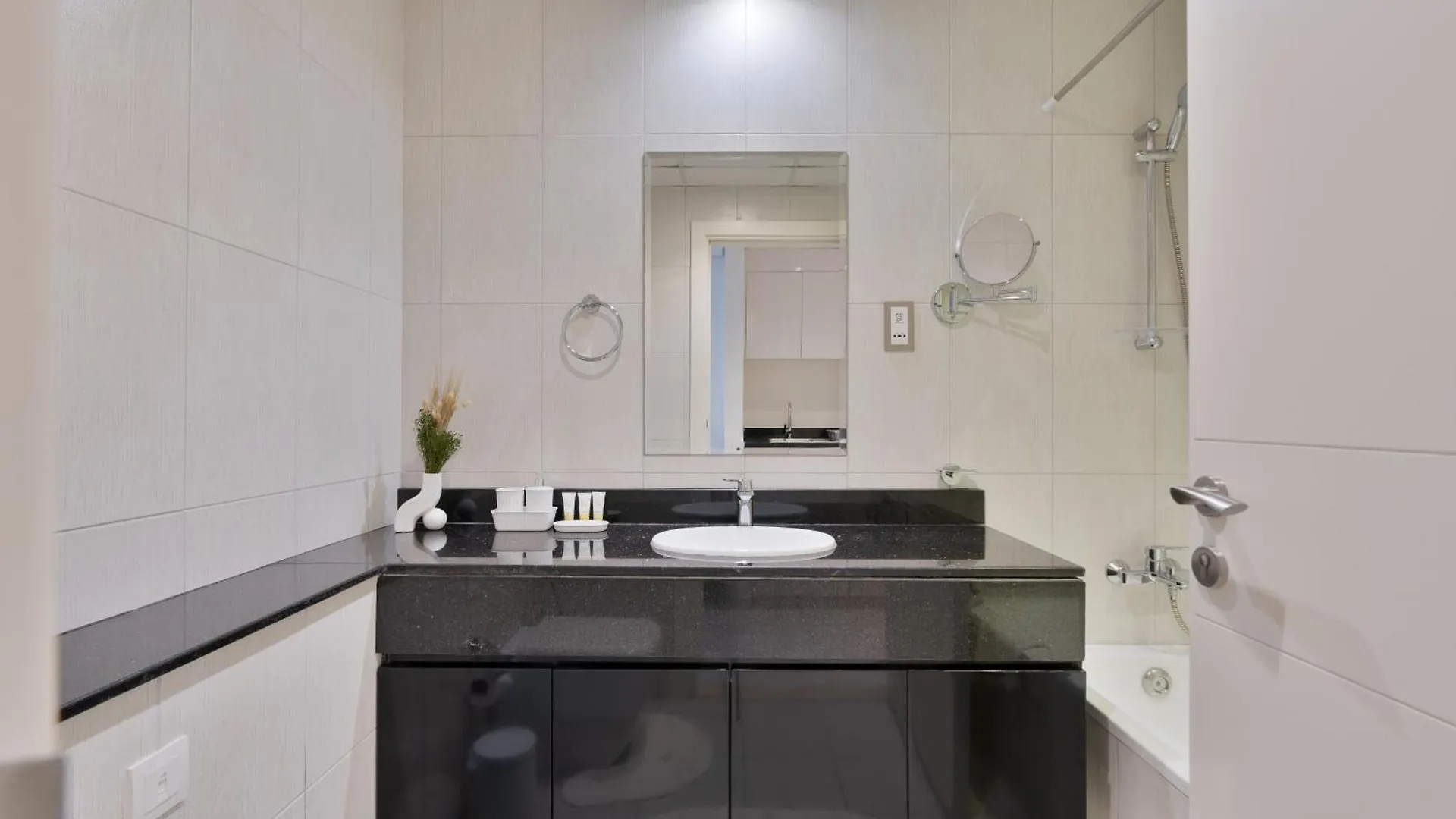Urban Sanctuary Studio With Pool, Gym And Playground Dubaj Zjednoczone Emiraty Arabskie